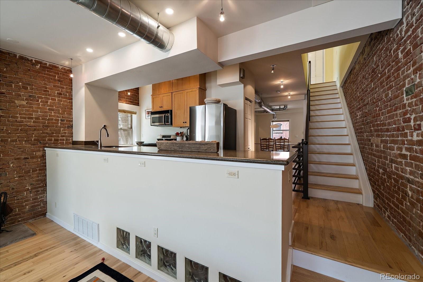 MLS Image #9 for 595 s pearl street,denver, Colorado