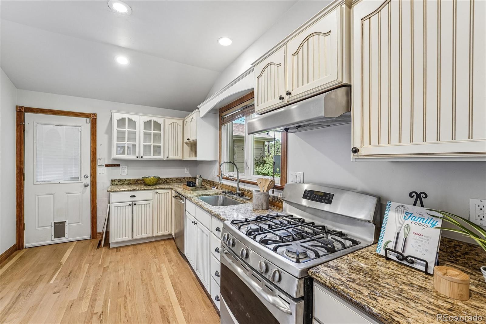 MLS Image #16 for 117  magnolia street,denver, Colorado