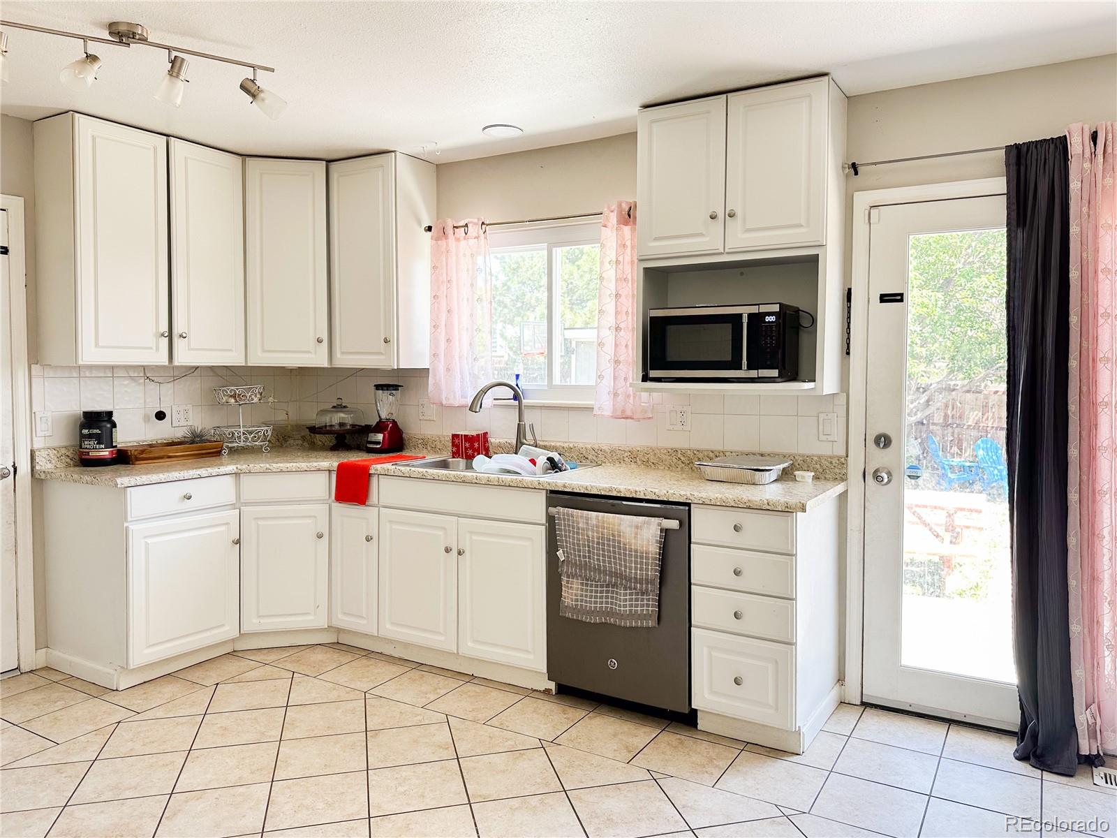MLS Image #5 for 17891 e florida avenue,aurora, Colorado