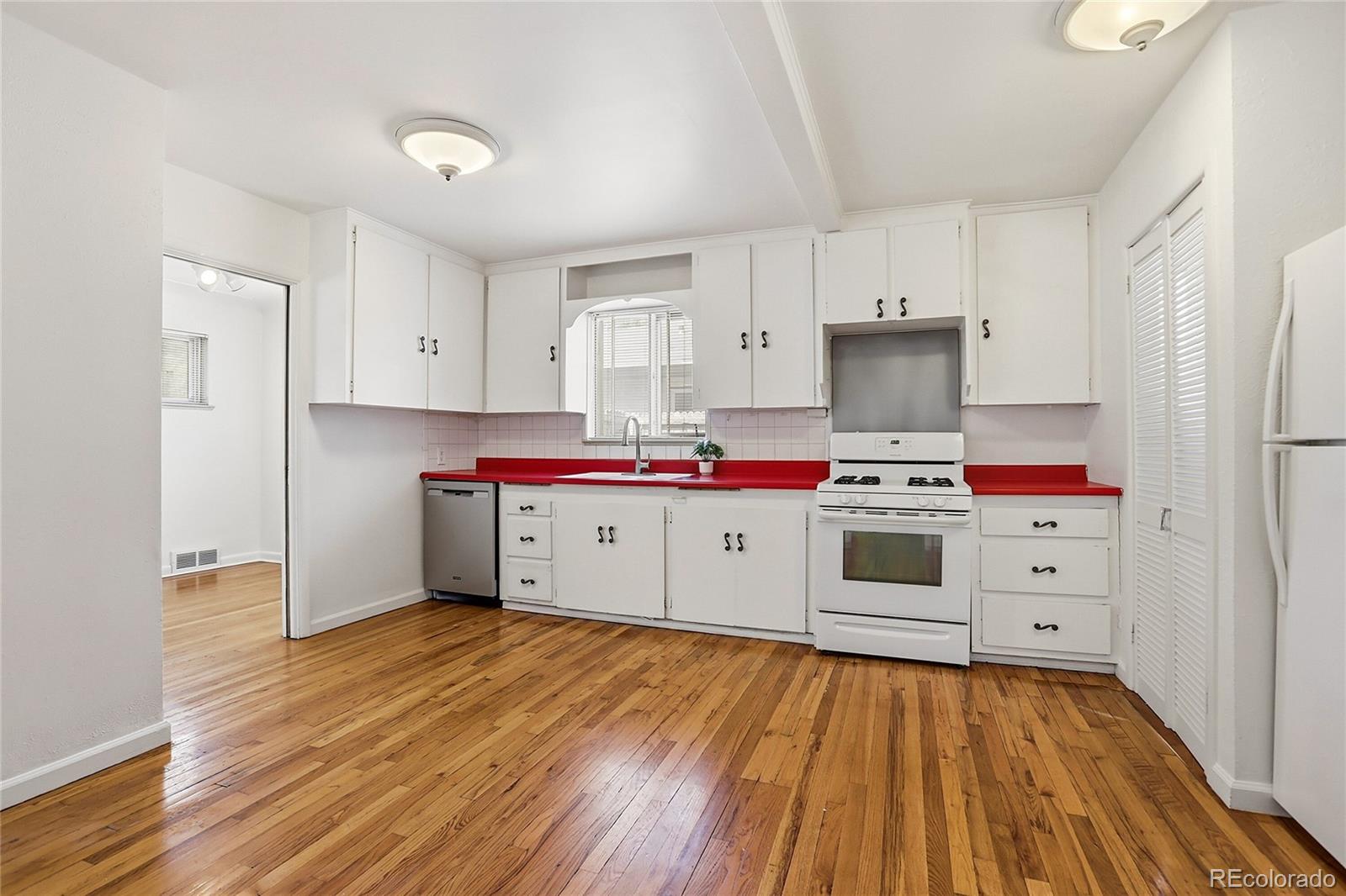 MLS Image #6 for 7115 e 6th avenue parkway,denver, Colorado