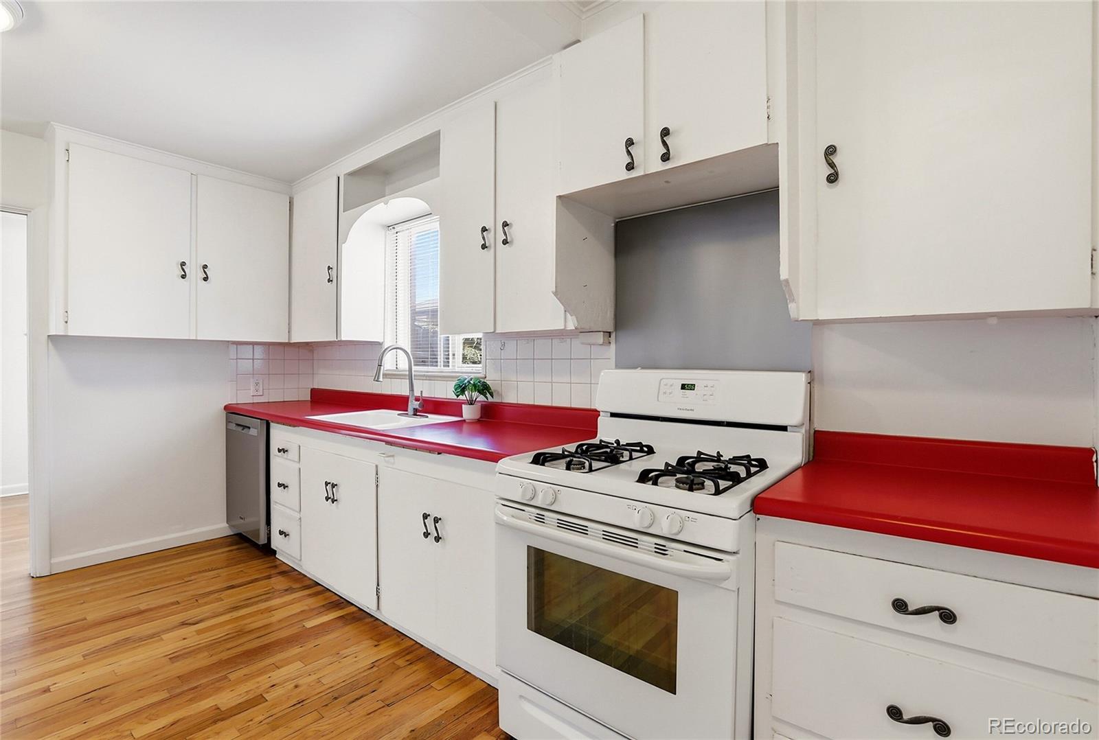 MLS Image #7 for 7115 e 6th avenue parkway,denver, Colorado