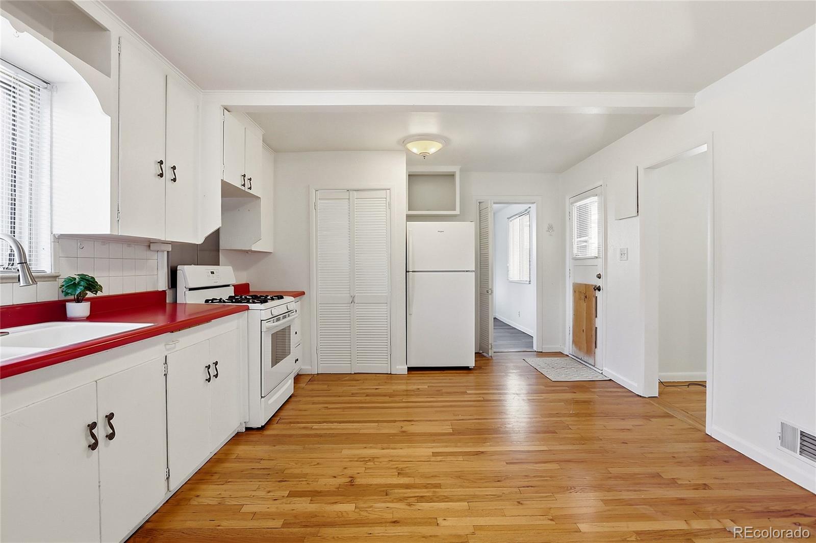MLS Image #9 for 7115 e 6th avenue parkway,denver, Colorado