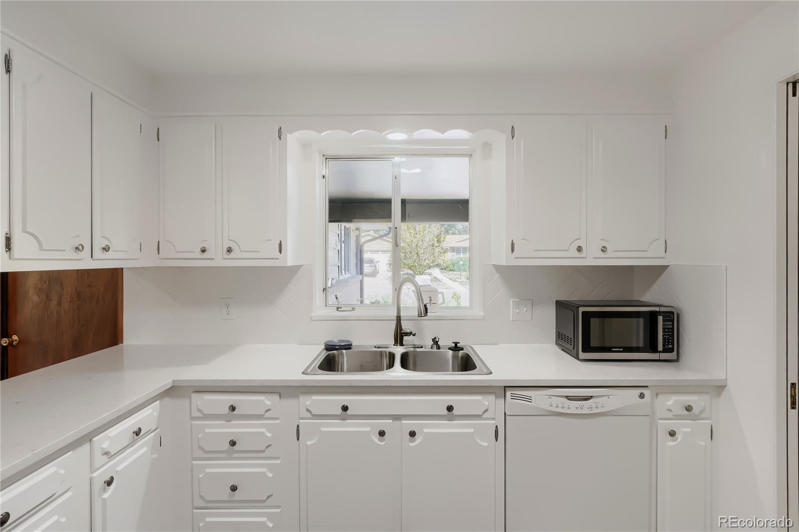 MLS Image #11 for 2719 s kendall way,denver, Colorado
