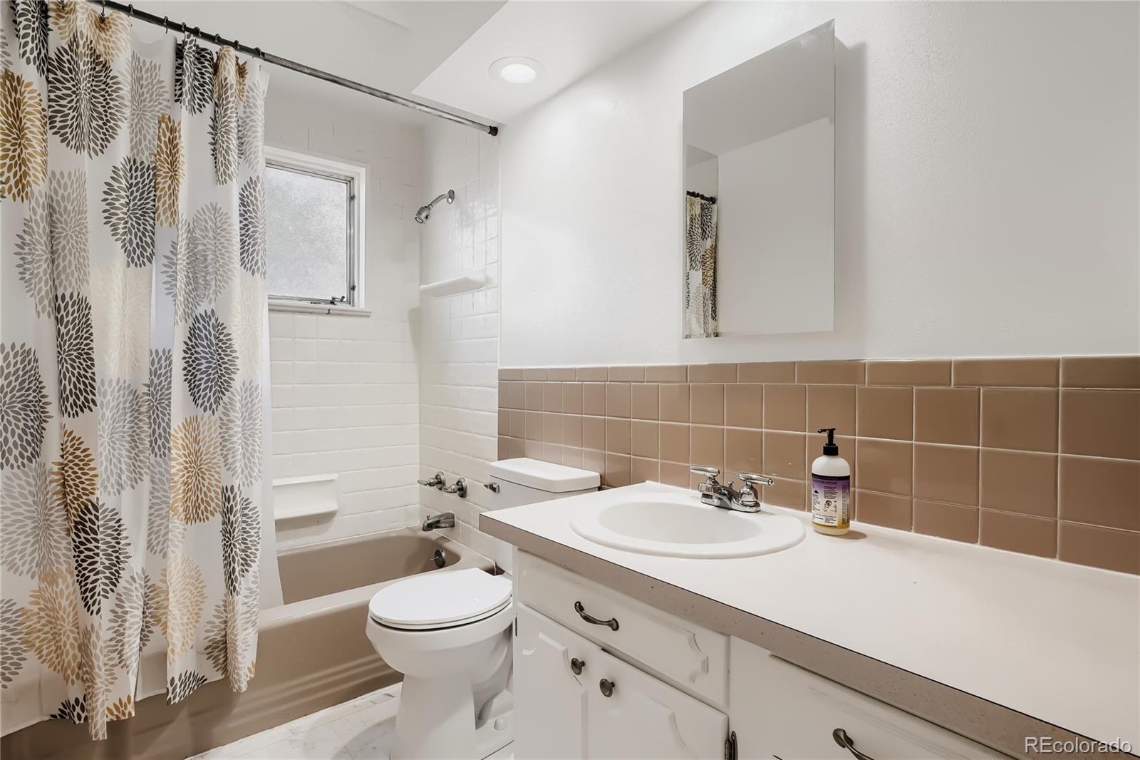 MLS Image #19 for 2719 s kendall way,denver, Colorado