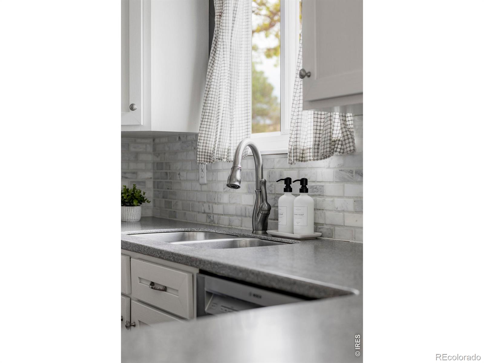 MLS Image #9 for 552 w jamison place,littleton, Colorado