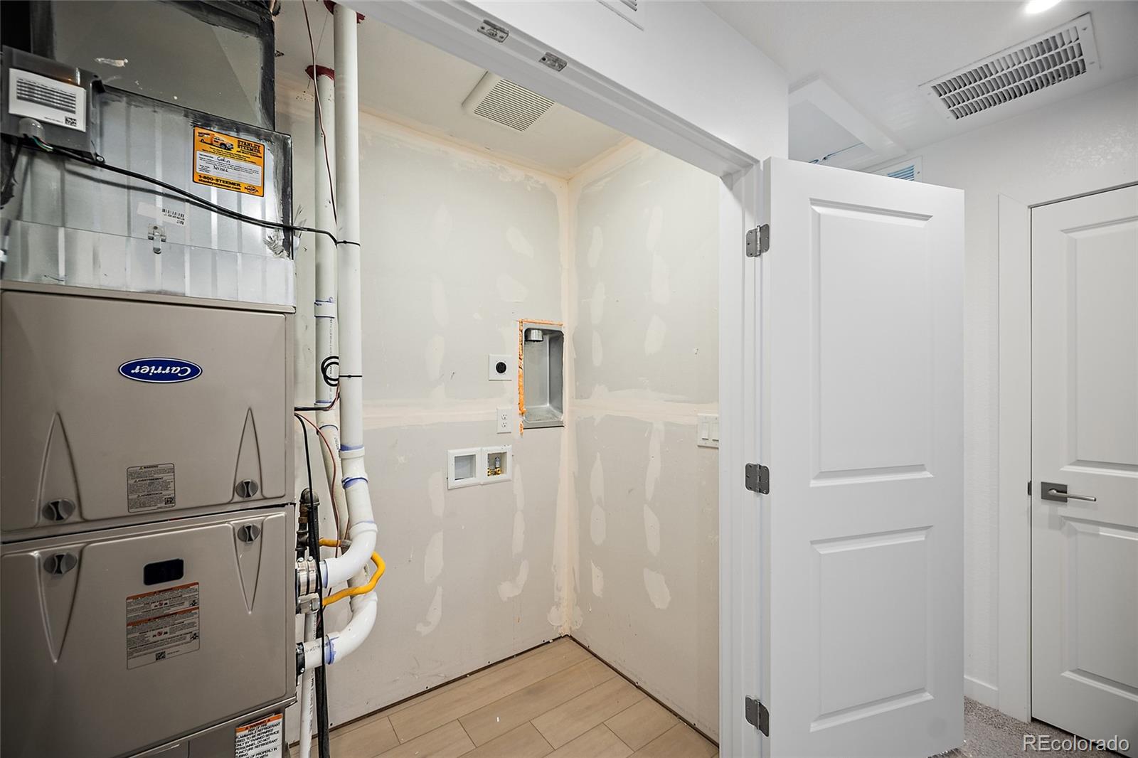 MLS Image #13 for 2062 s holly street 1,denver, Colorado