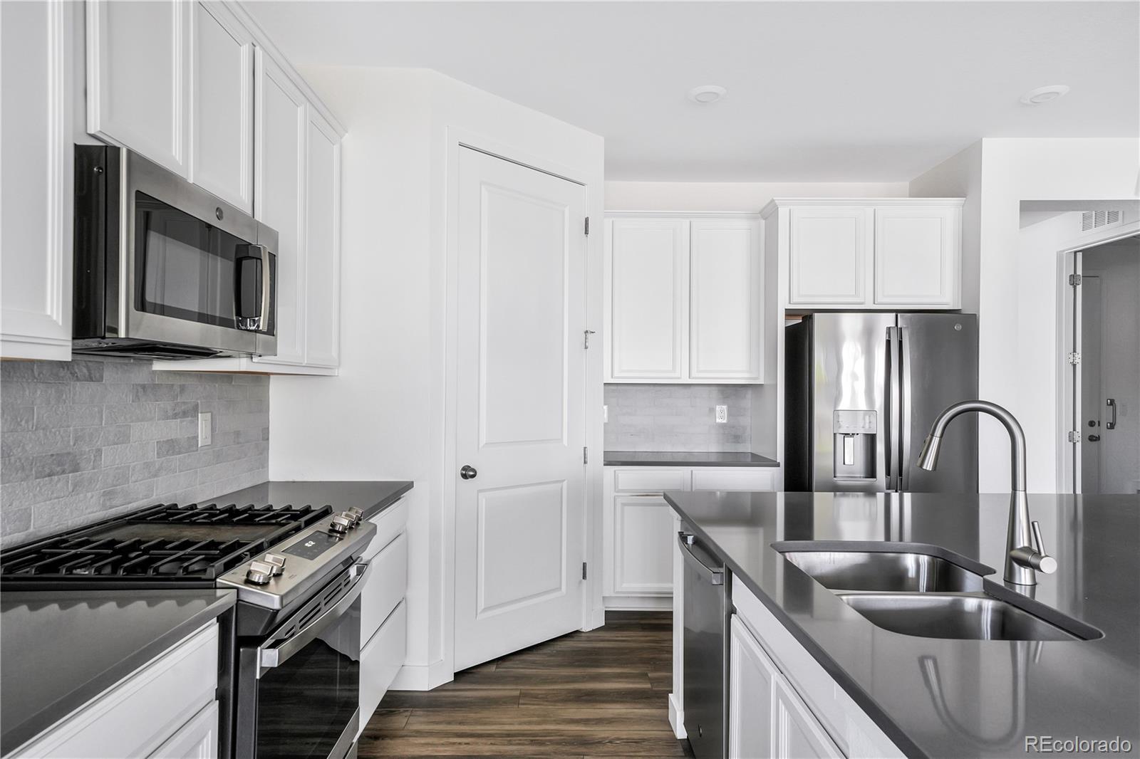 MLS Image #16 for 8595 s quemoy street,aurora, Colorado