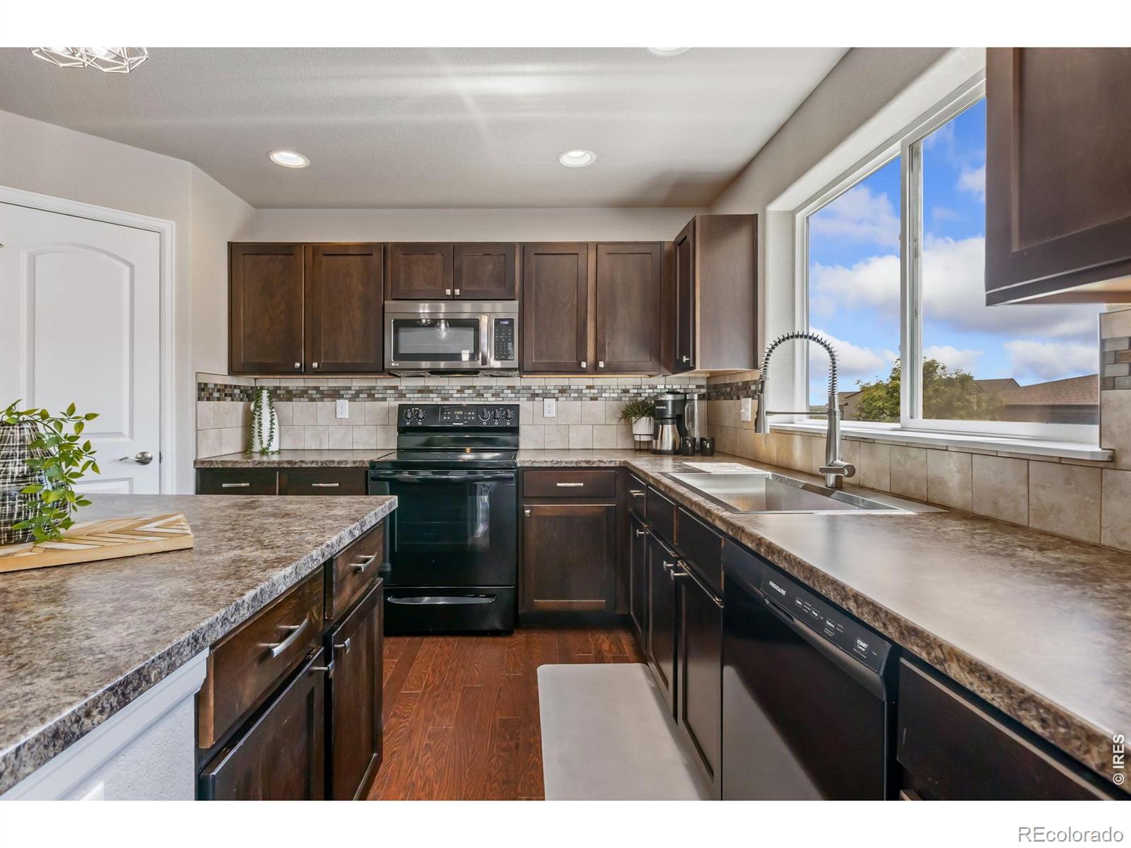 MLS Image #8 for 1631  country sun court,windsor, Colorado