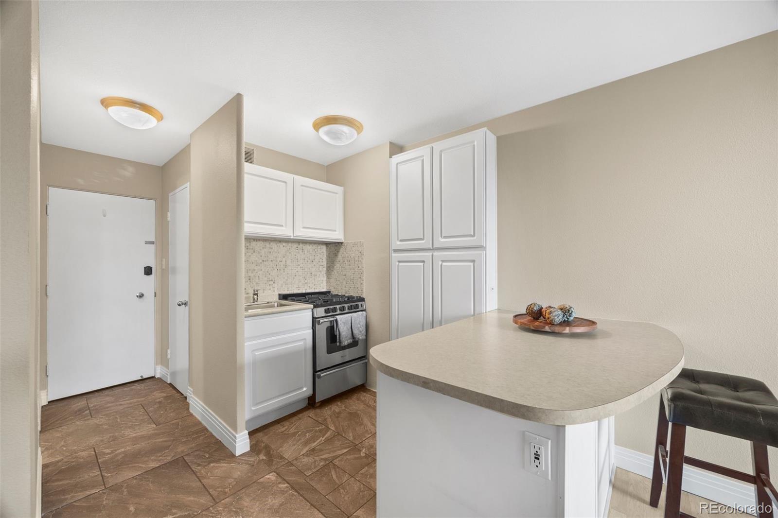 MLS Image #7 for 1196 n grant street 211,denver, Colorado