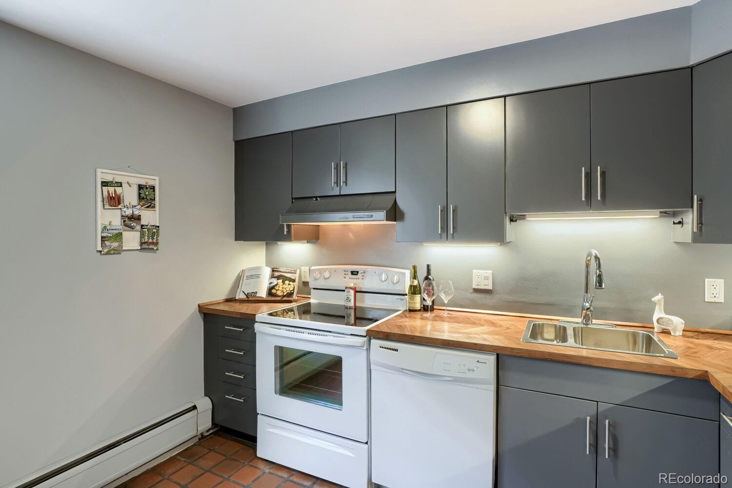 MLS Image #14 for 960 n sherman street 2f,denver, Colorado
