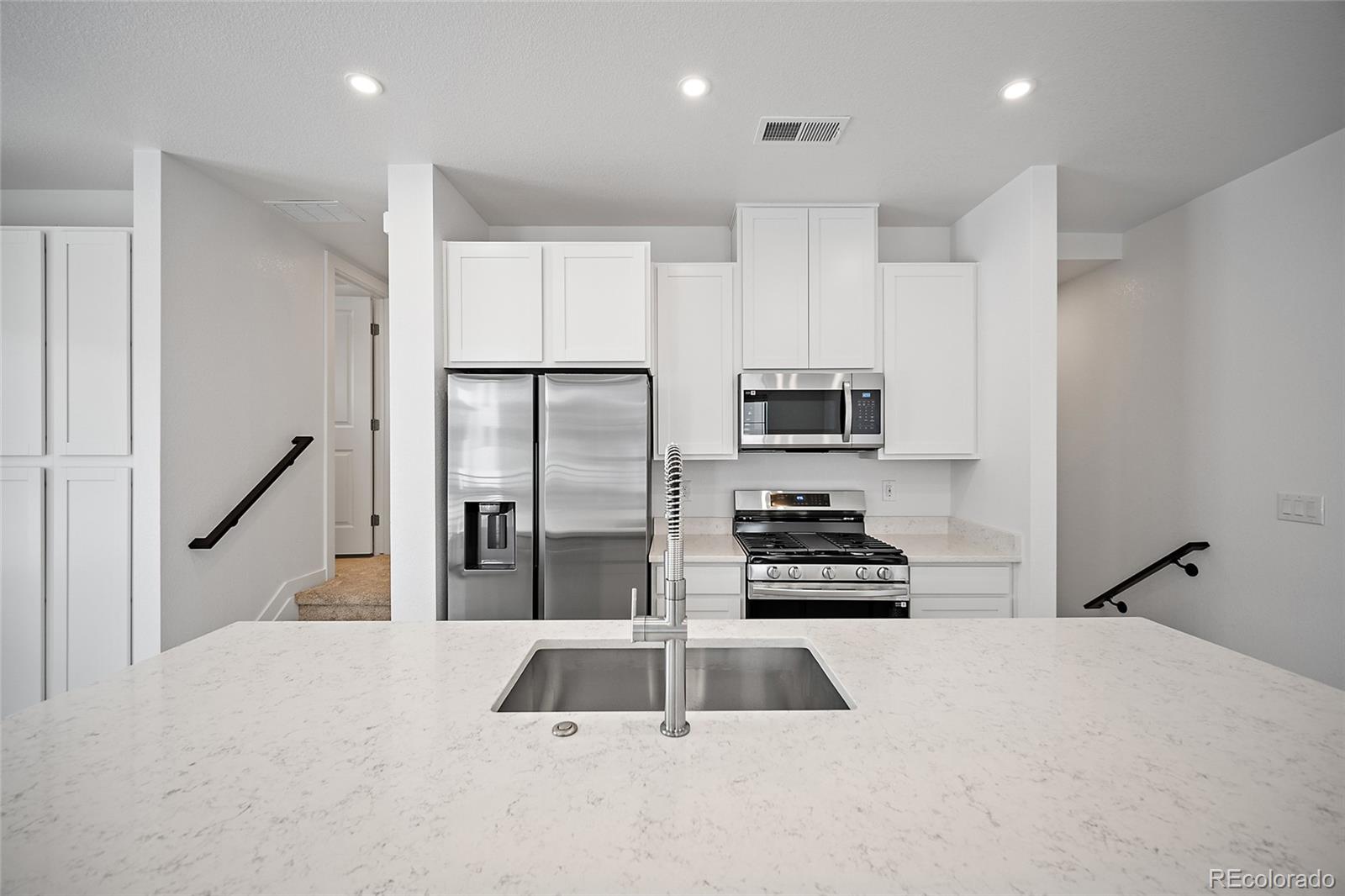 MLS Image #10 for 2060 s holly street,denver, Colorado