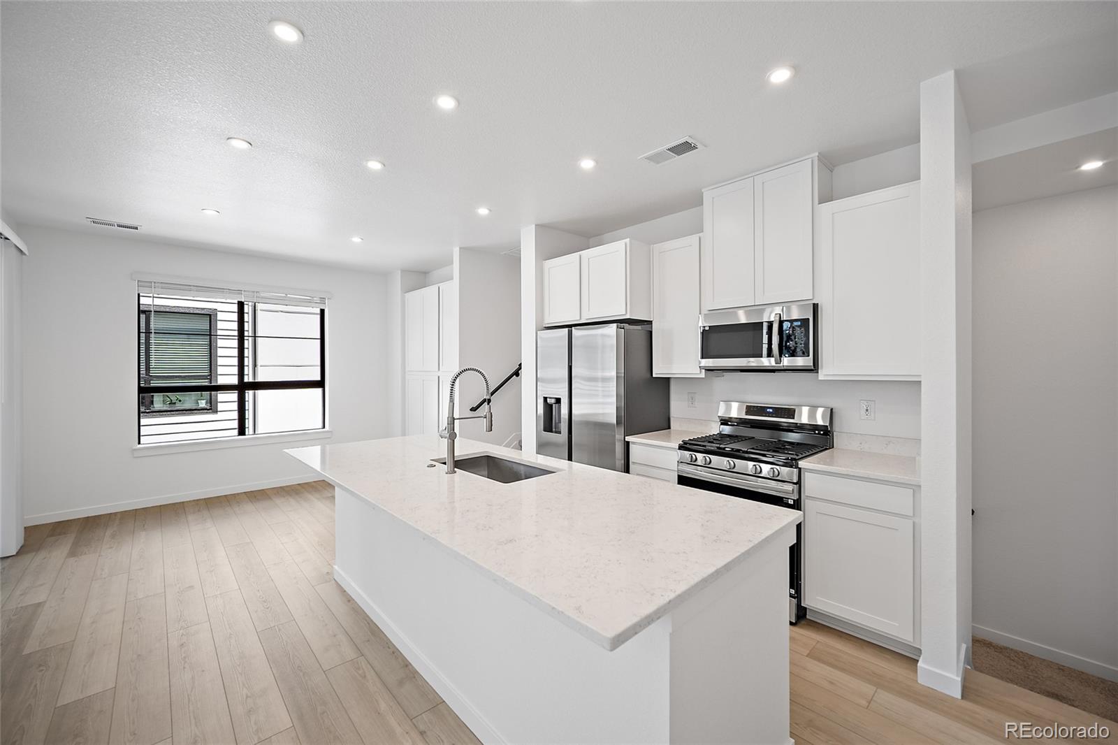 MLS Image #11 for 2060 s holly street,denver, Colorado