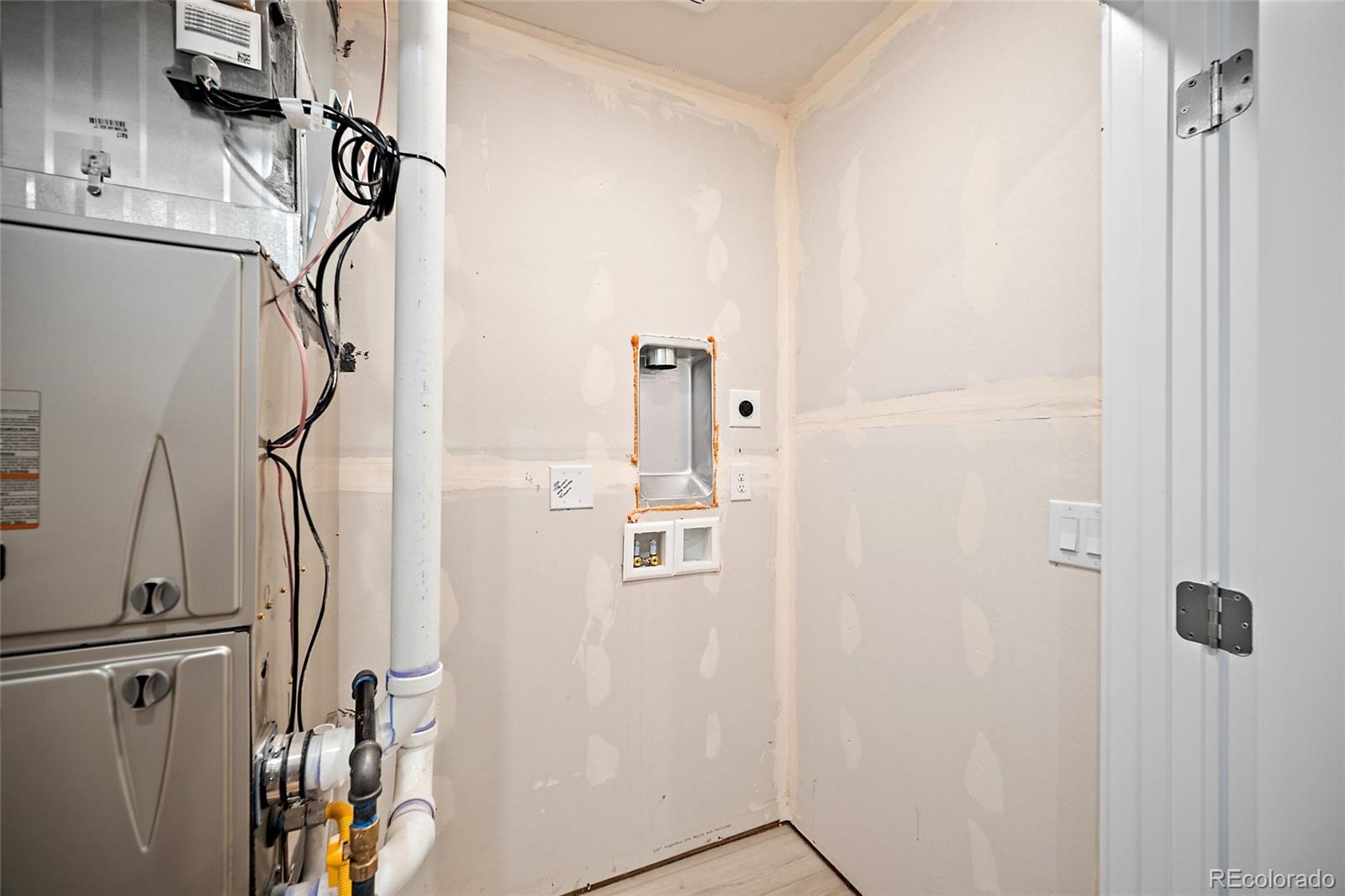 MLS Image #16 for 2060 s holly street,denver, Colorado