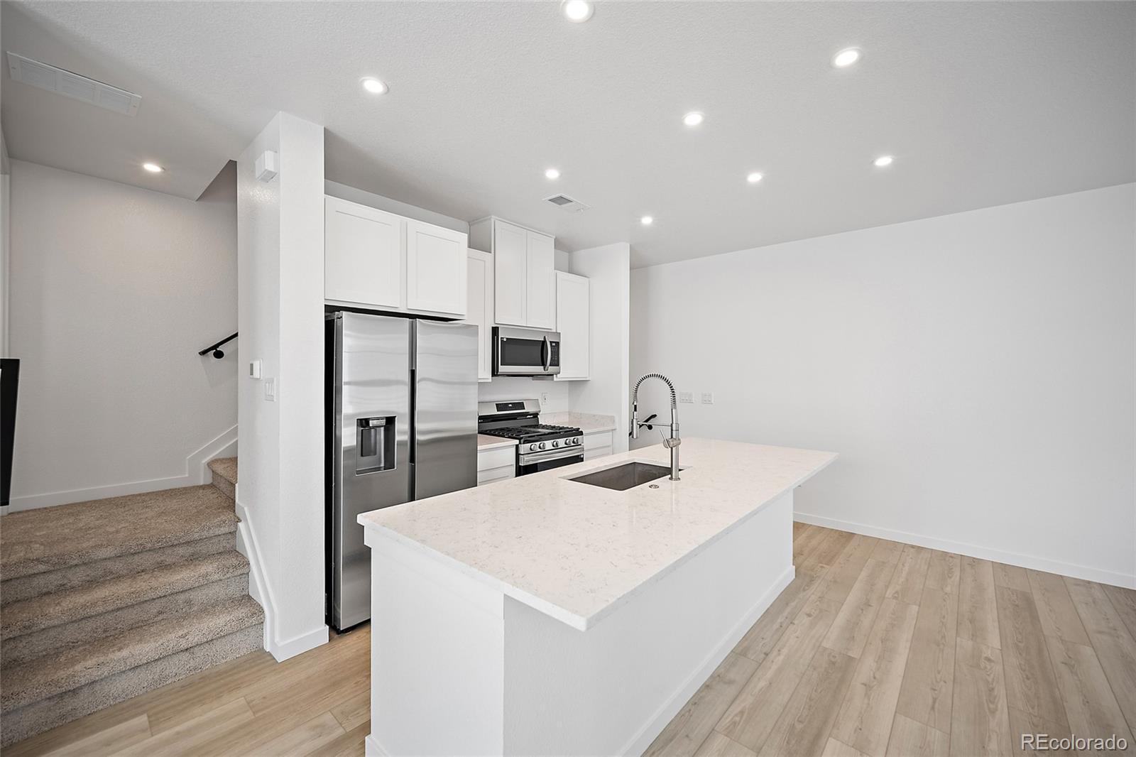 MLS Image #9 for 2060 s holly street,denver, Colorado