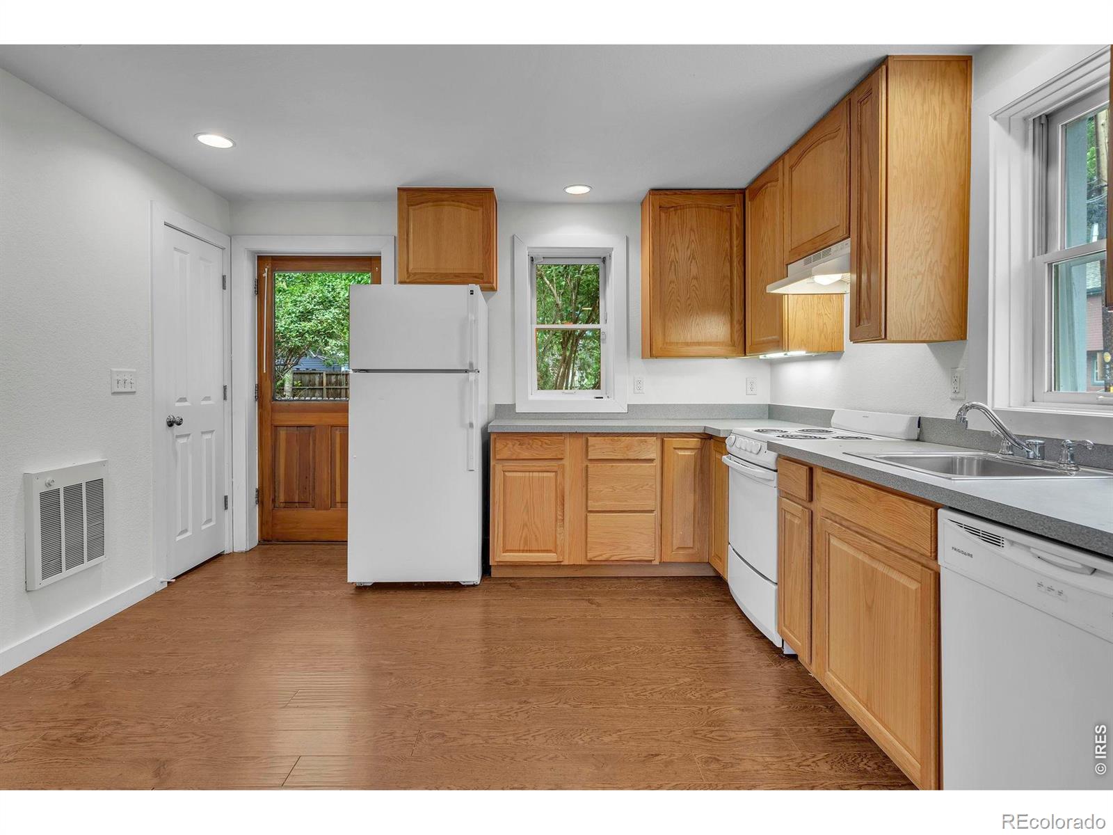 MLS Image #33 for 320  pearl street,boulder, Colorado