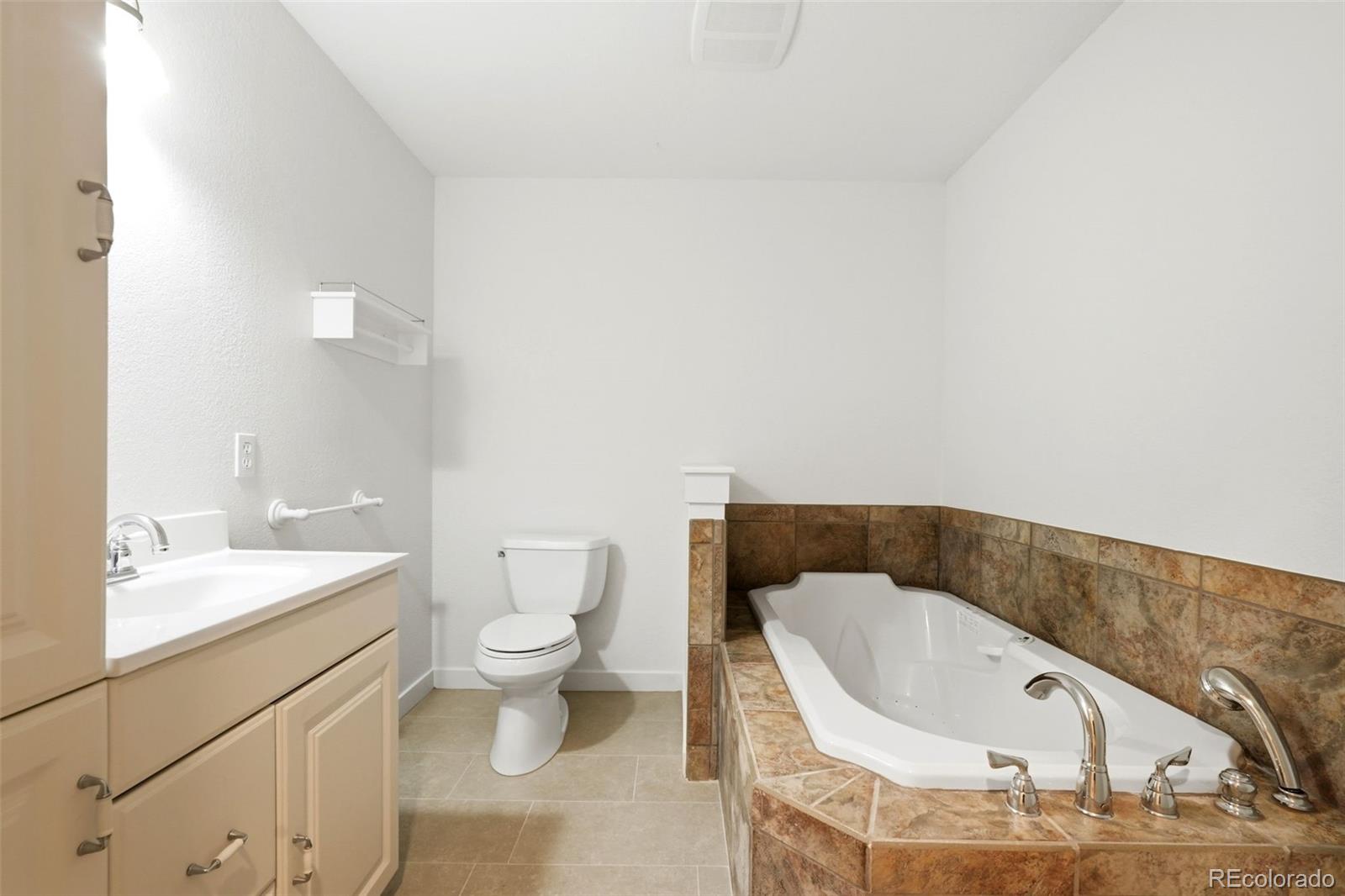 MLS Image #26 for 7883 s buchanan way,aurora, Colorado
