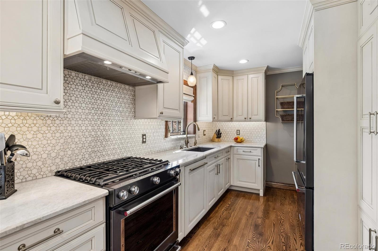 MLS Image #10 for 1124  holly street,denver, Colorado
