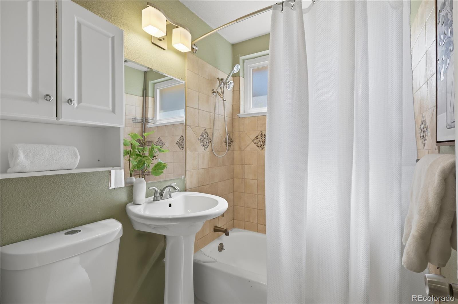 MLS Image #17 for 2870  newport street,denver, Colorado
