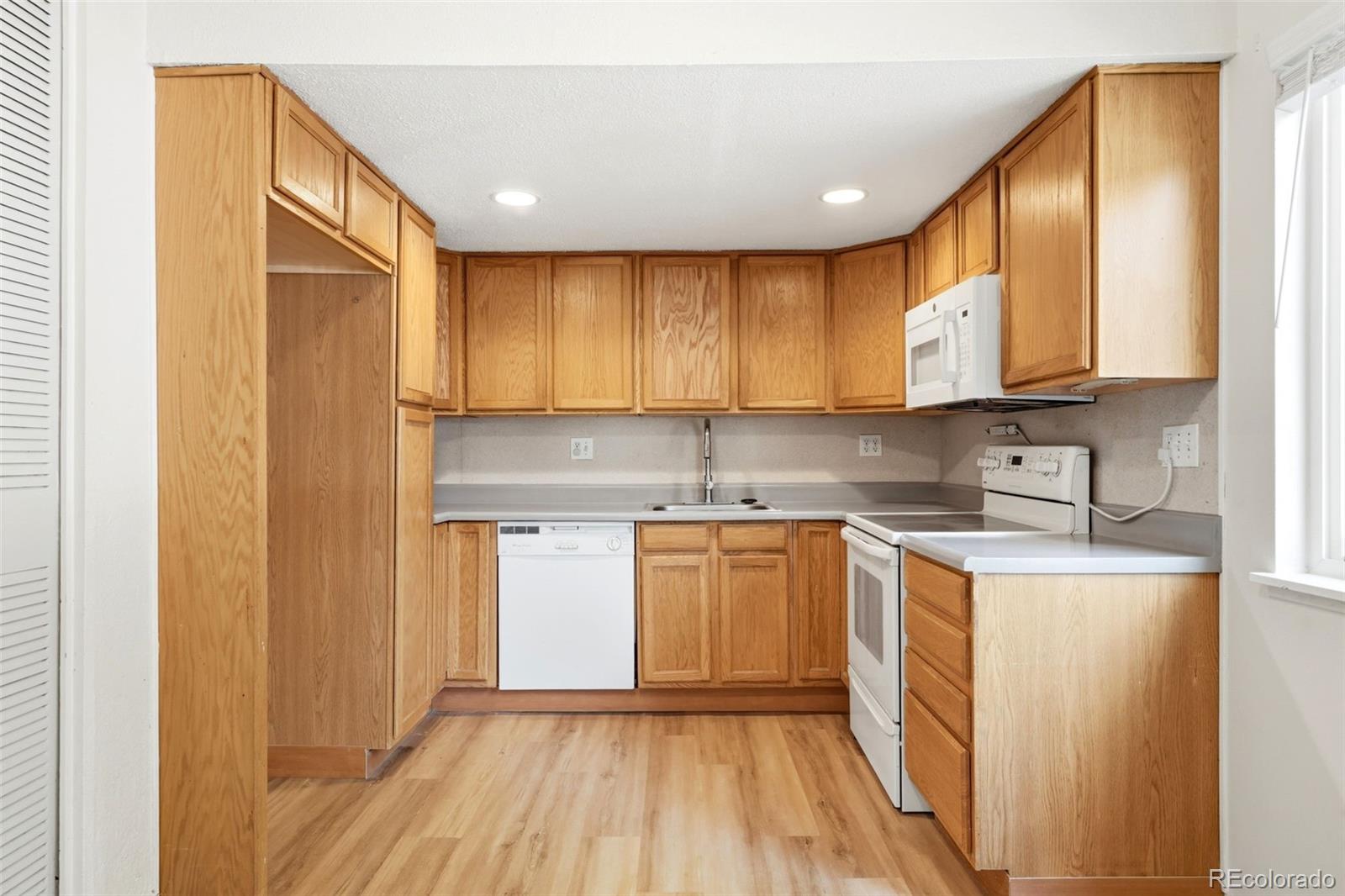 MLS Image #4 for 13361 e louisiana avenue,aurora, Colorado