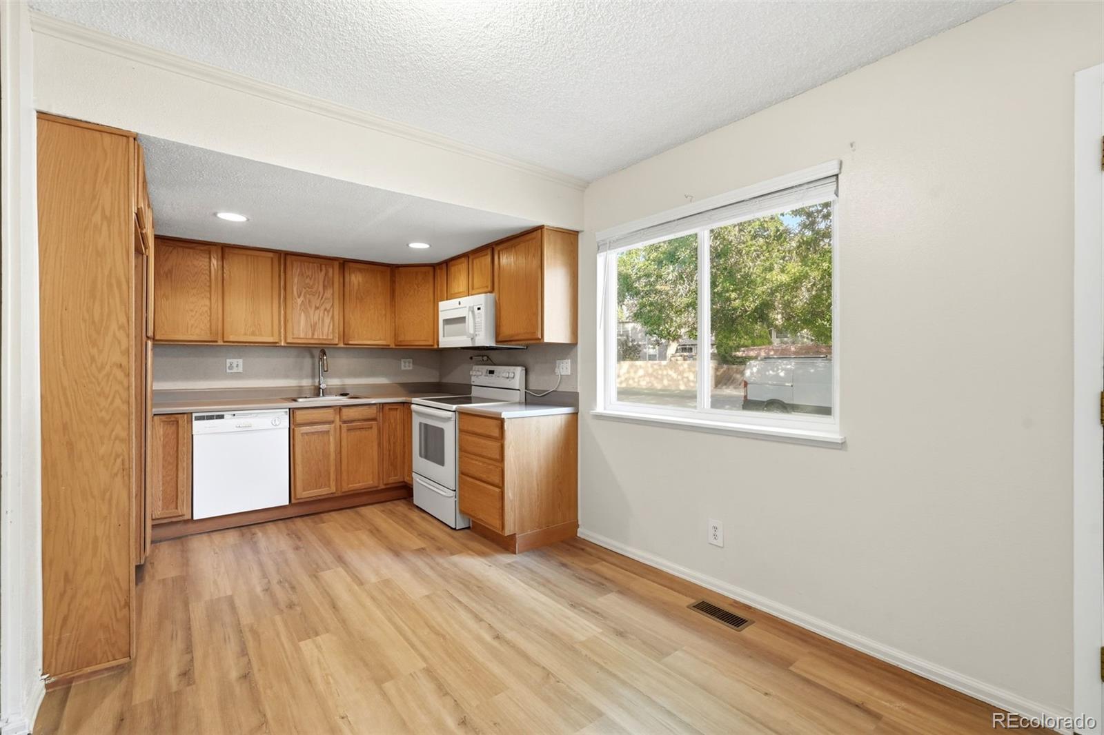 MLS Image #5 for 13361 e louisiana avenue,aurora, Colorado