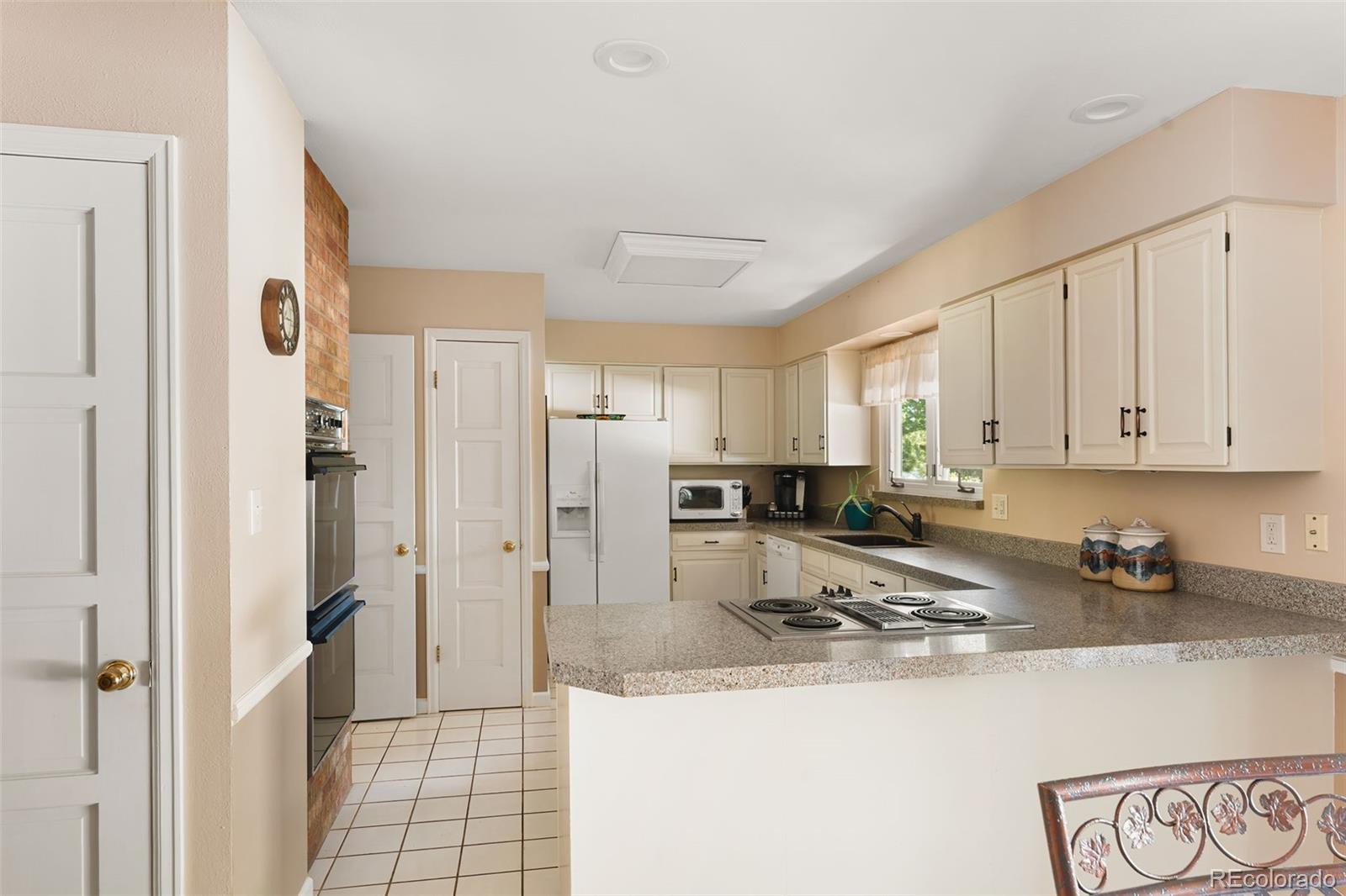MLS Image #14 for 5816 s lupine drive,littleton, Colorado