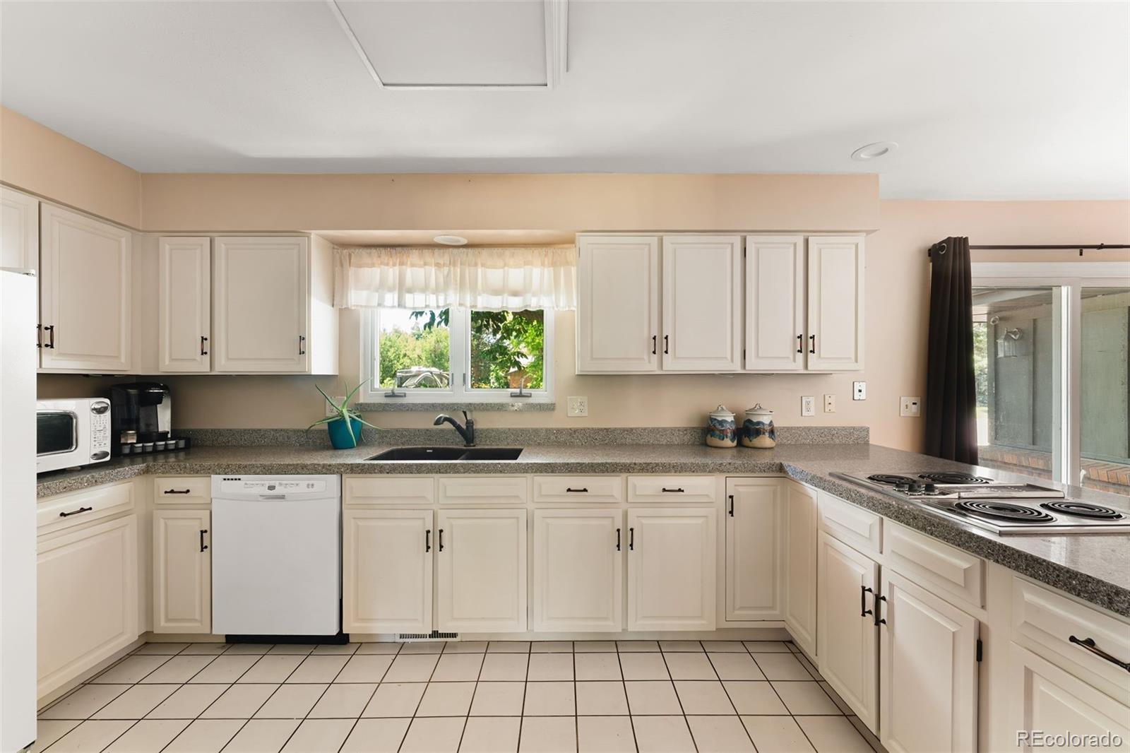 MLS Image #16 for 5816 s lupine drive,littleton, Colorado