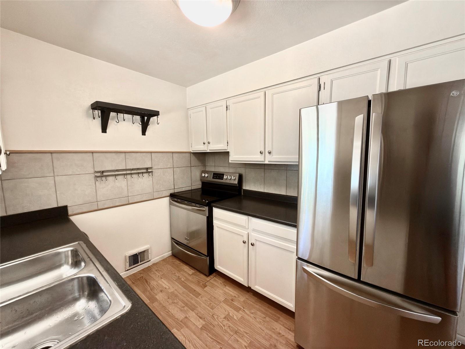 MLS Image #7 for 1225 s ivanhoe way,denver, Colorado