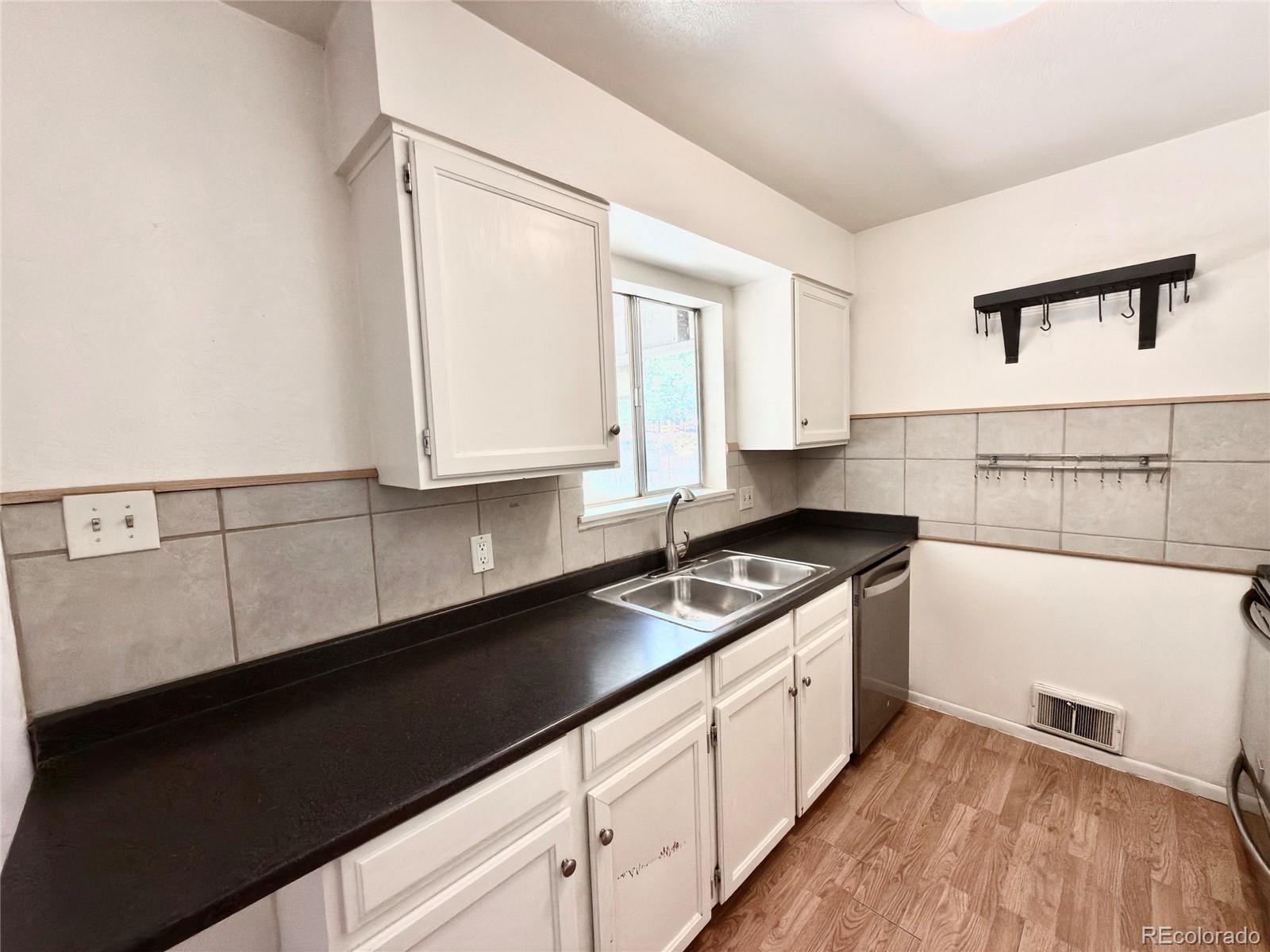 MLS Image #9 for 1225 s ivanhoe way,denver, Colorado