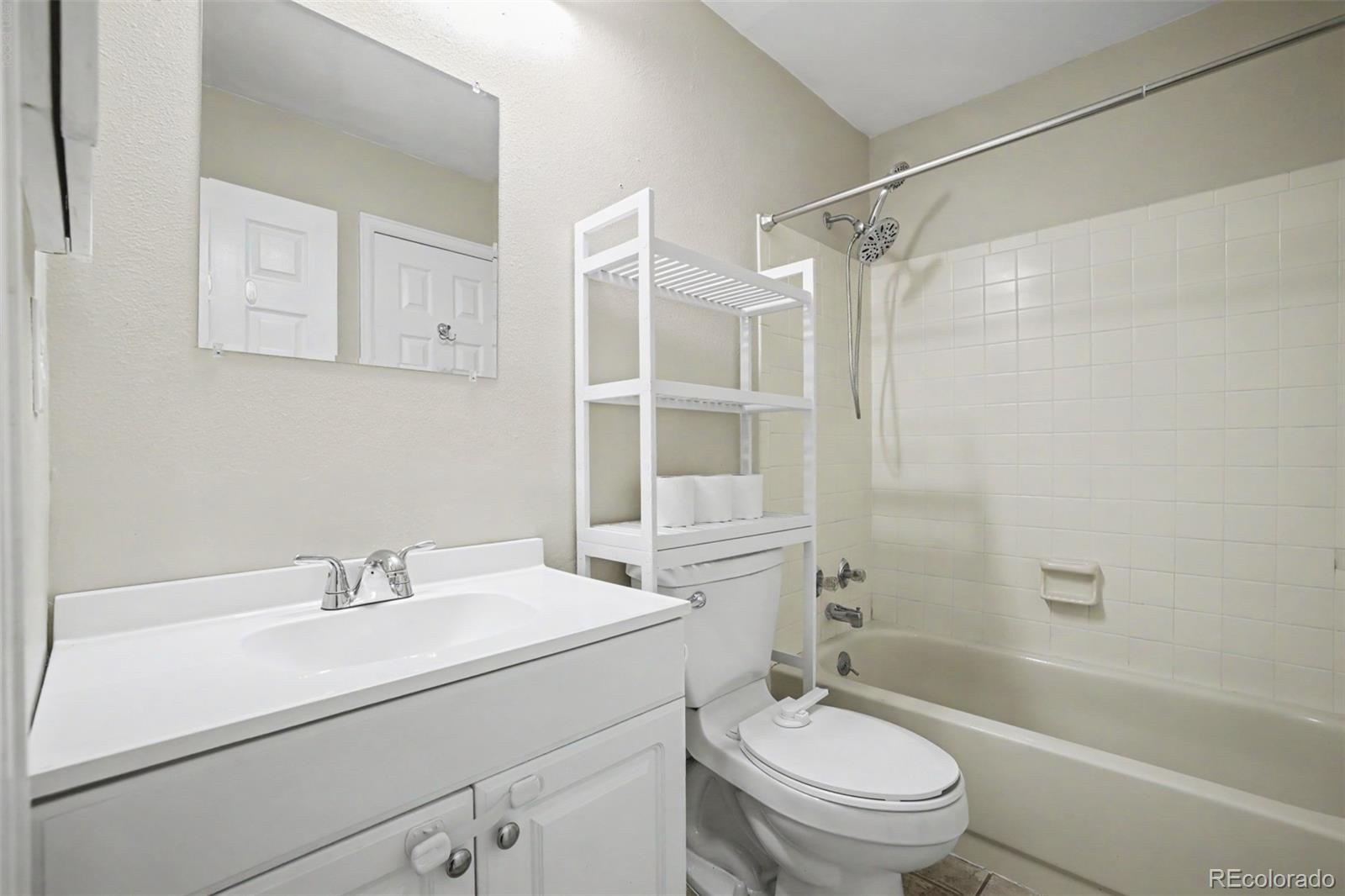 MLS Image #14 for 2685 s dayton way,denver, Colorado