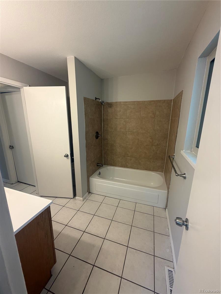 MLS Image #12 for 1006 s macon street,aurora, Colorado