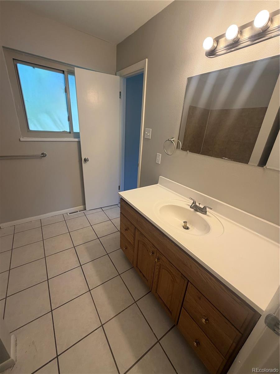 MLS Image #14 for 1006 s macon street,aurora, Colorado