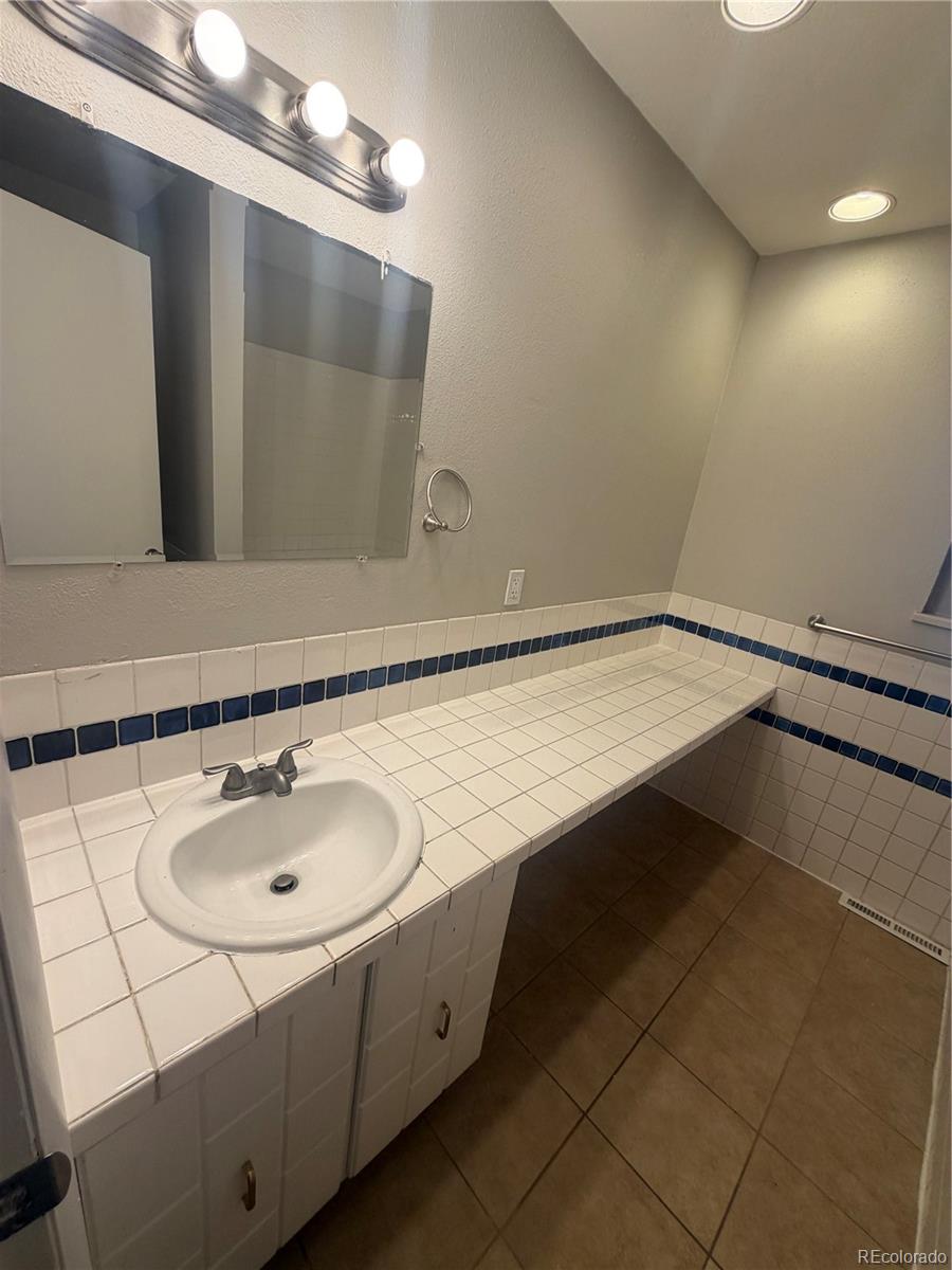 MLS Image #18 for 1006 s macon street,aurora, Colorado