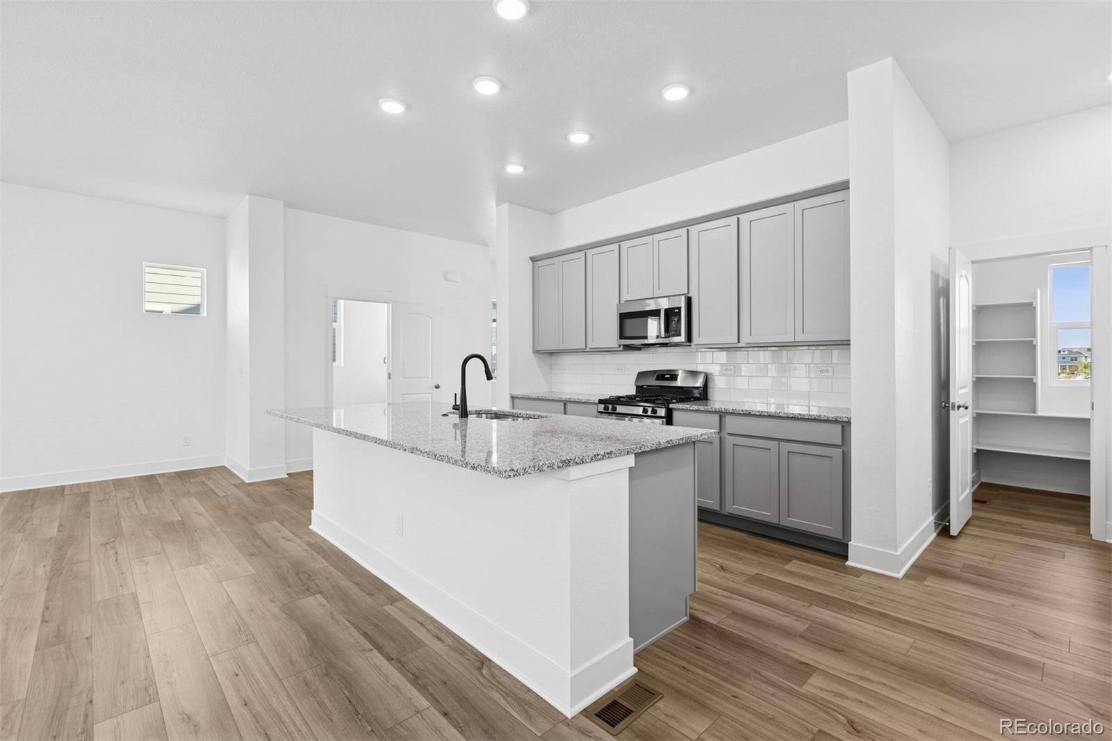 MLS Image #5 for 21048 e 63rd avenue,aurora, Colorado