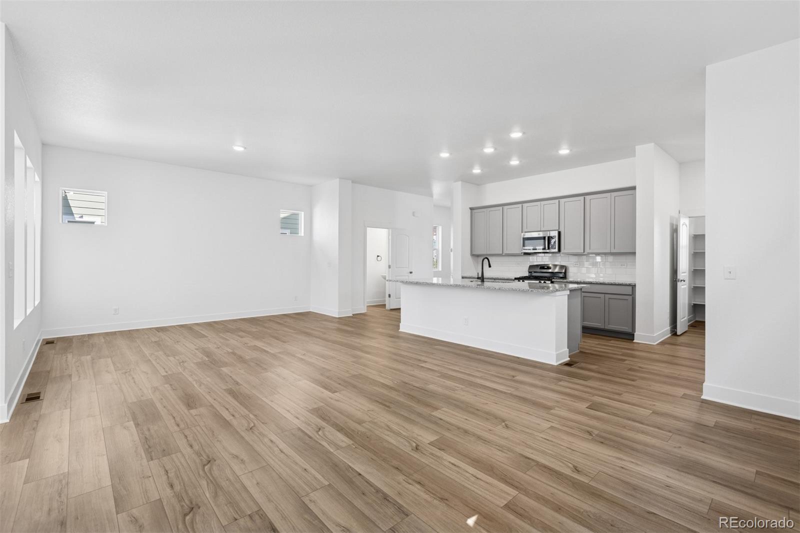 MLS Image #8 for 21048 e 63rd avenue,aurora, Colorado