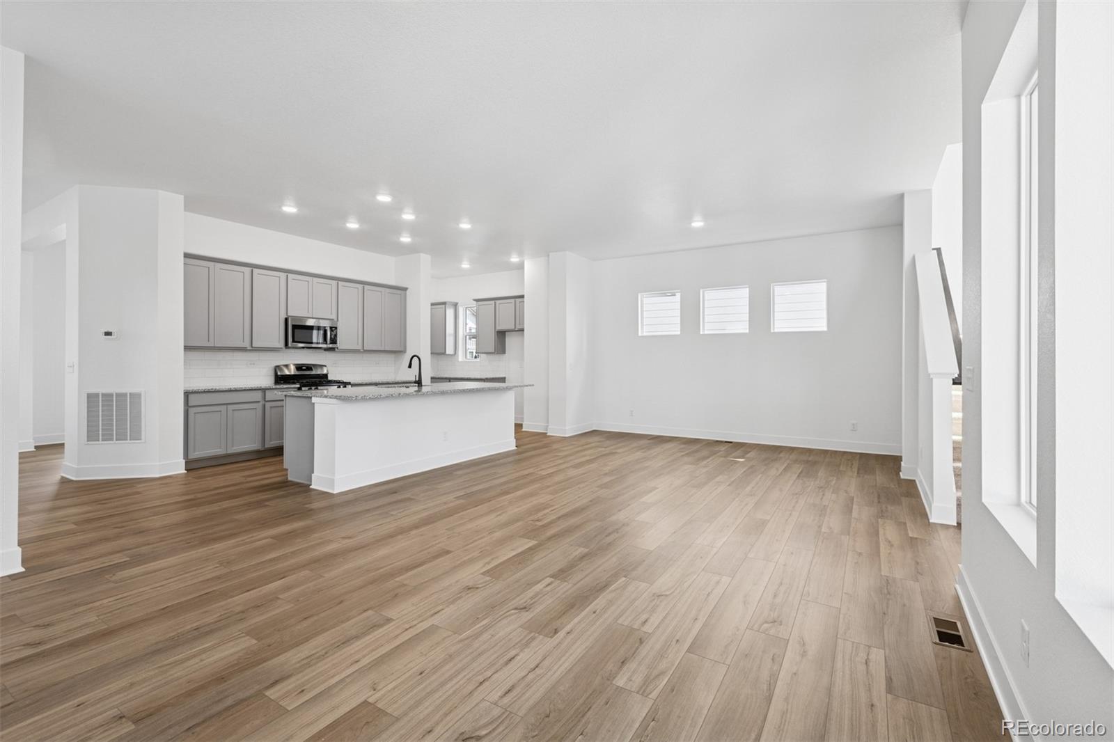 MLS Image #9 for 21048 e 63rd avenue,aurora, Colorado