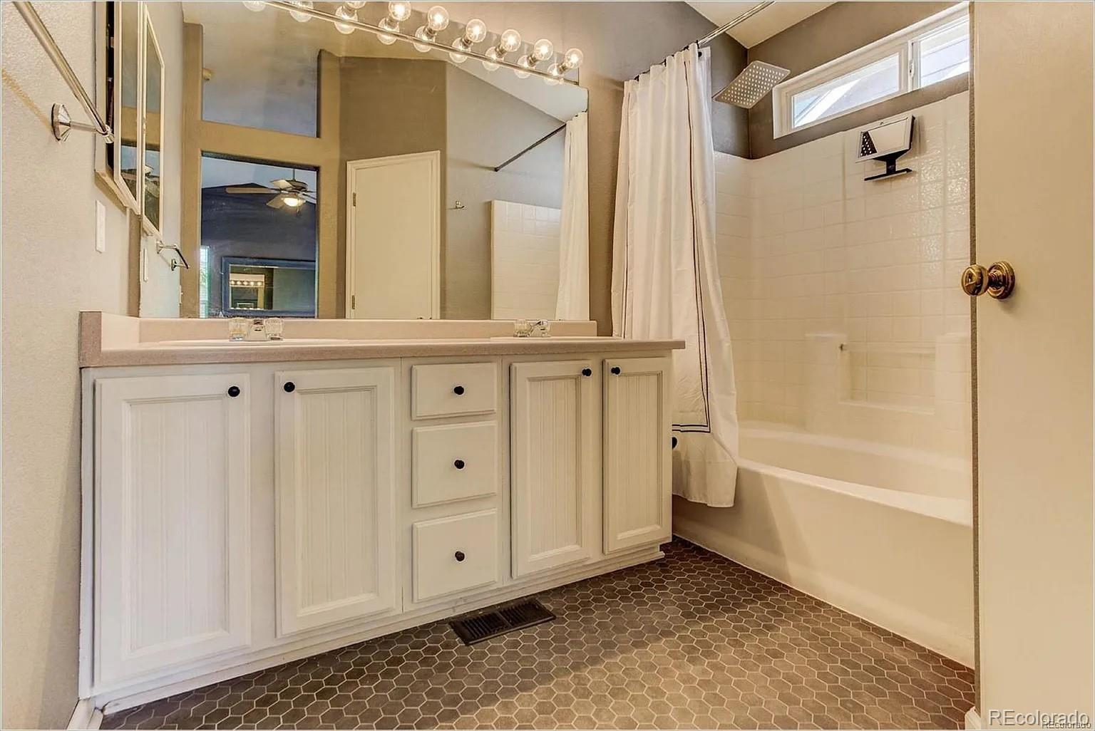 MLS Image #14 for 1250 s boston street,denver, Colorado