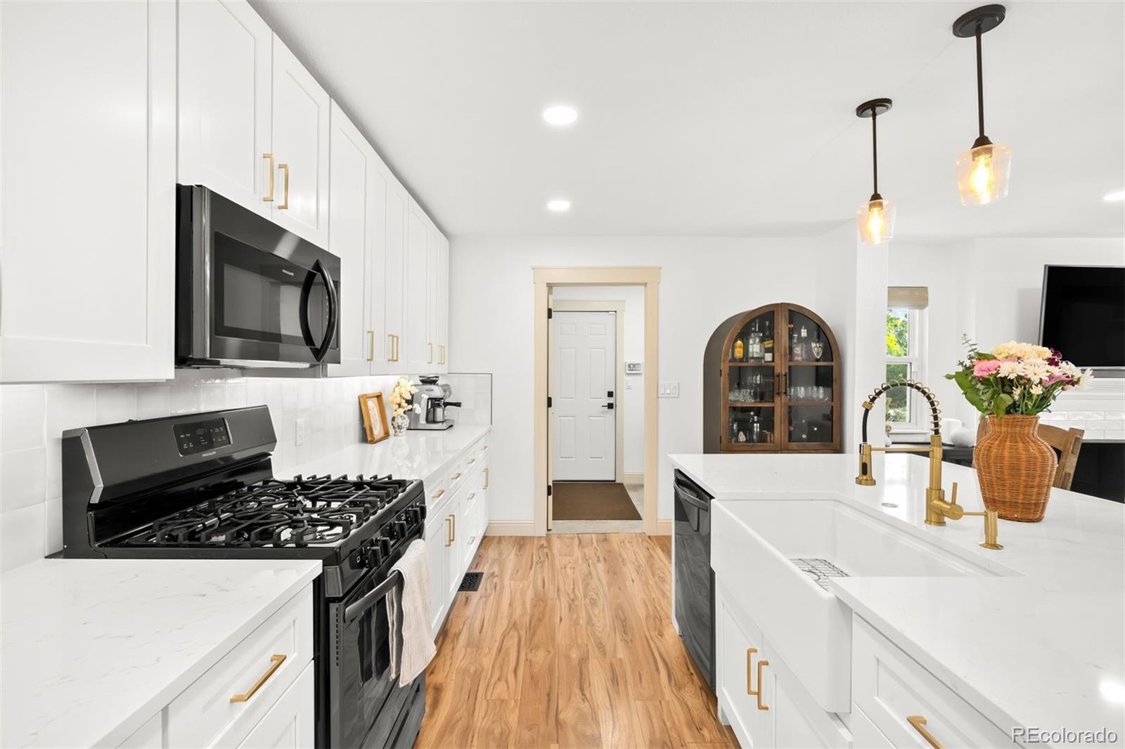 MLS Image #13 for 3351 s dahlia street,denver, Colorado