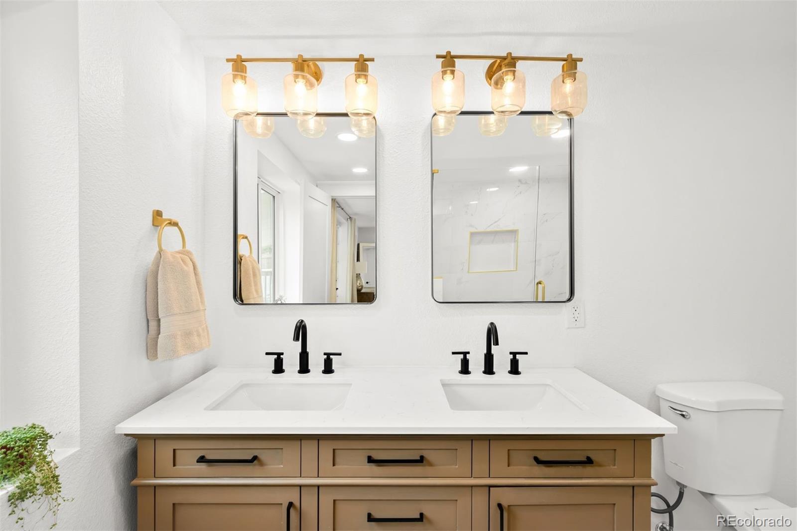 MLS Image #18 for 3351 s dahlia street,denver, Colorado