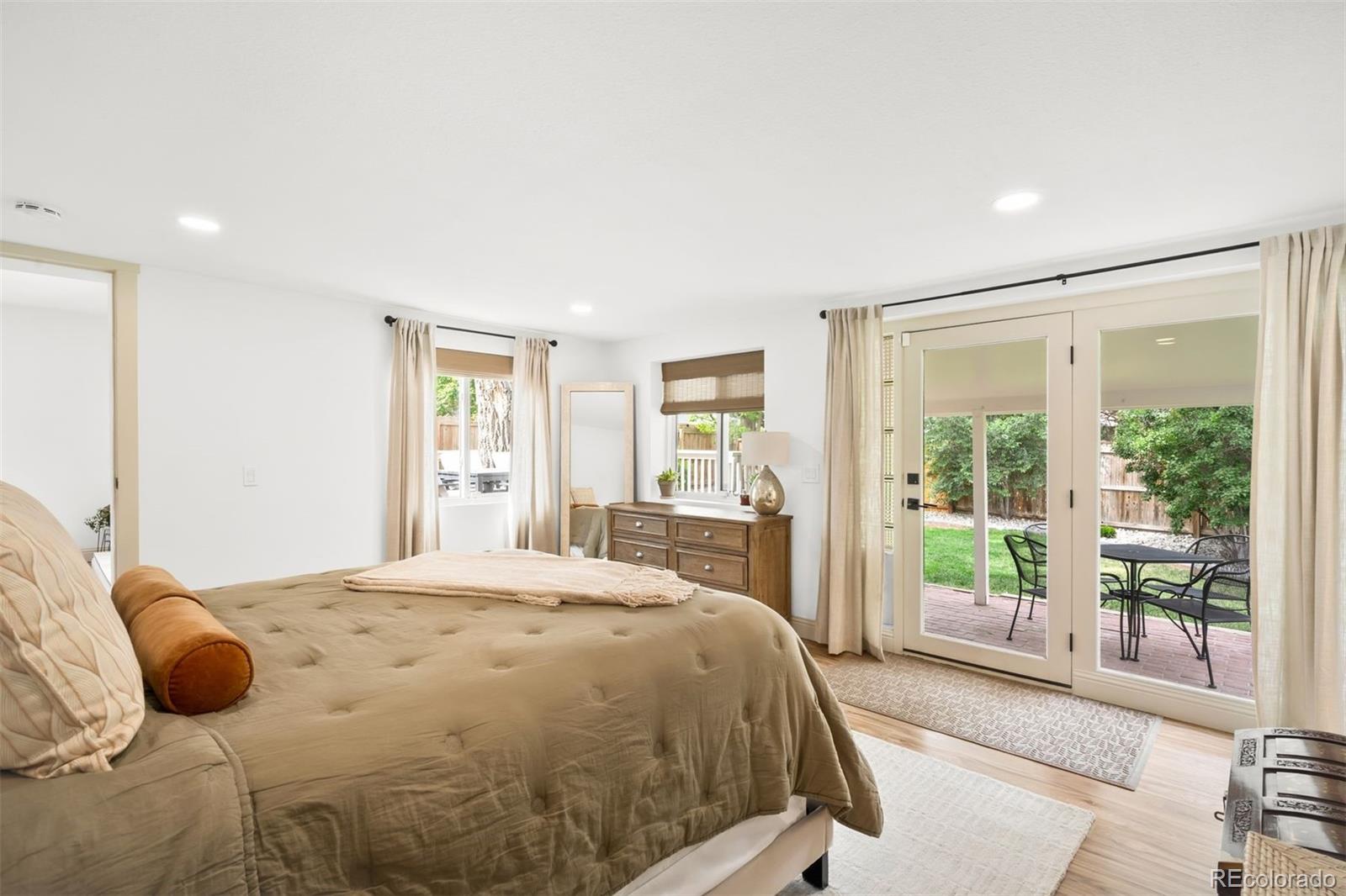 MLS Image #21 for 3351 s dahlia street,denver, Colorado
