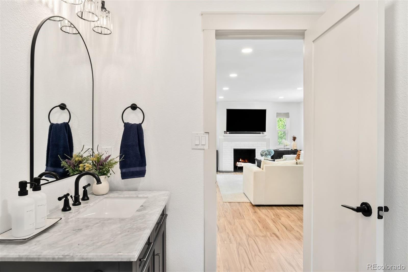 MLS Image #23 for 3351 s dahlia street,denver, Colorado