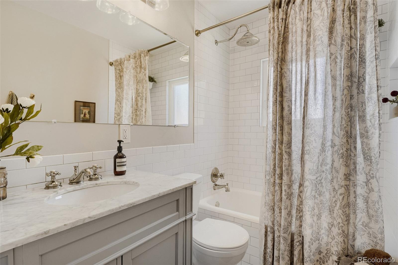 MLS Image #13 for 425 s alcott street,denver, Colorado