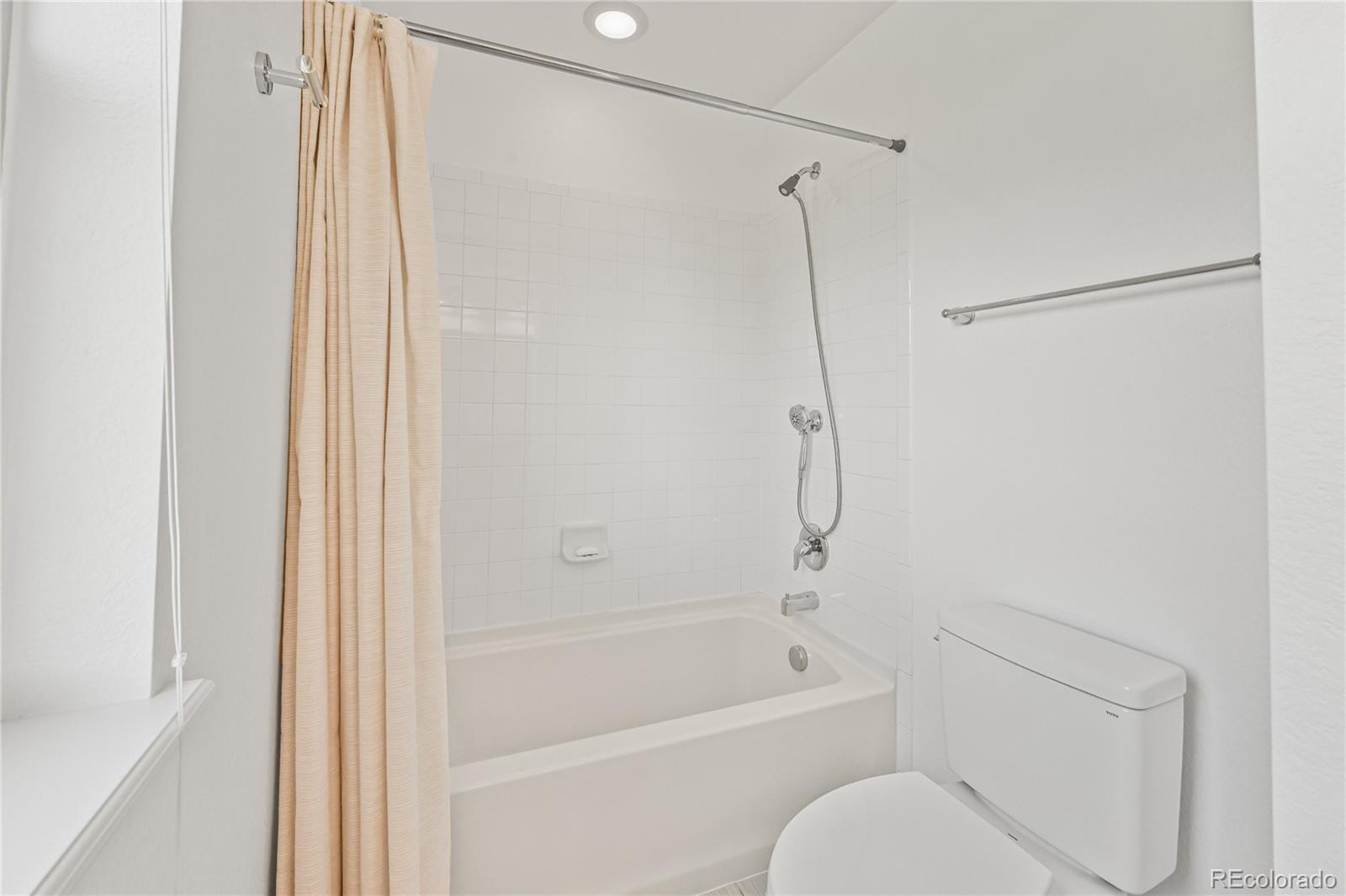 MLS Image #32 for 9457 e 52nd avenue,denver, Colorado