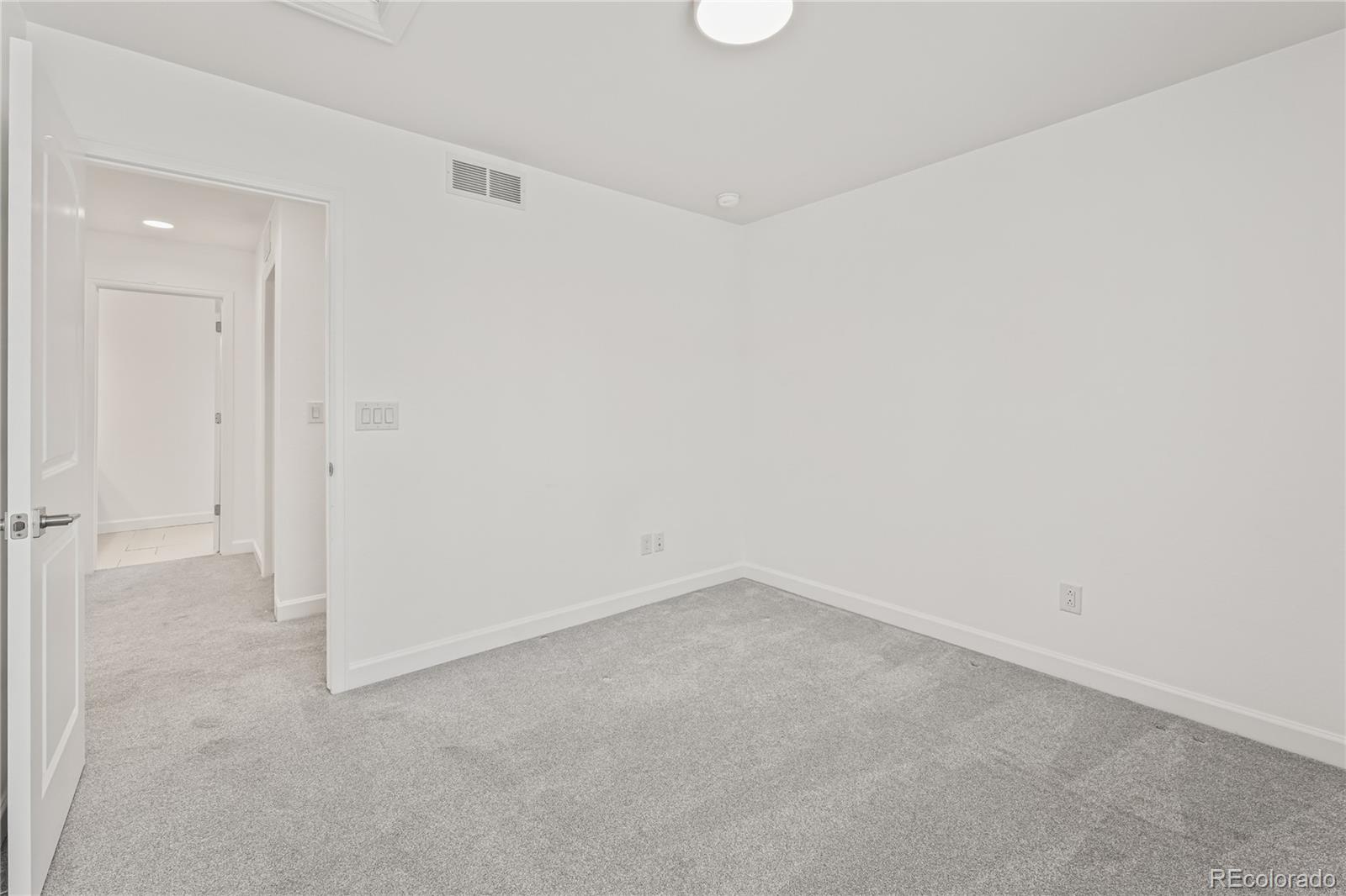 MLS Image #34 for 9457 e 52nd avenue,denver, Colorado