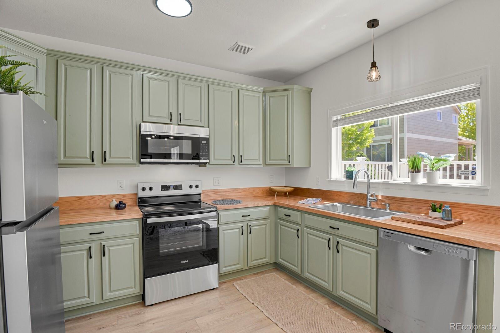 MLS Image #11 for 19650 e 59th drive,aurora, Colorado