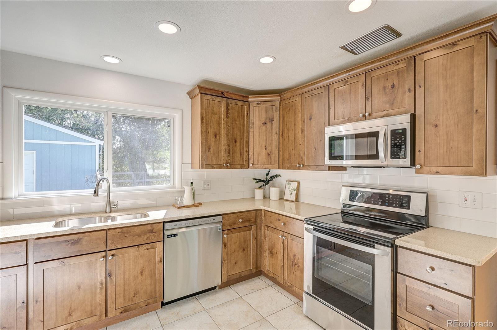 MLS Image #15 for 2861 s holly place,denver, Colorado