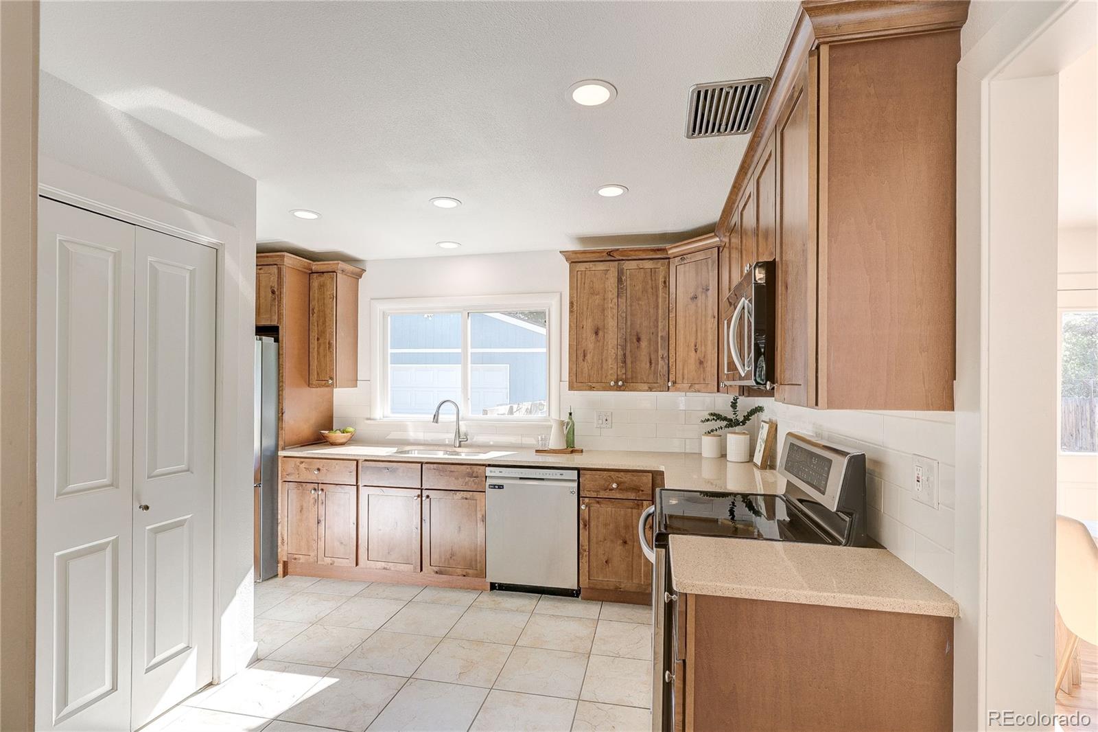 MLS Image #18 for 2861 s holly place,denver, Colorado