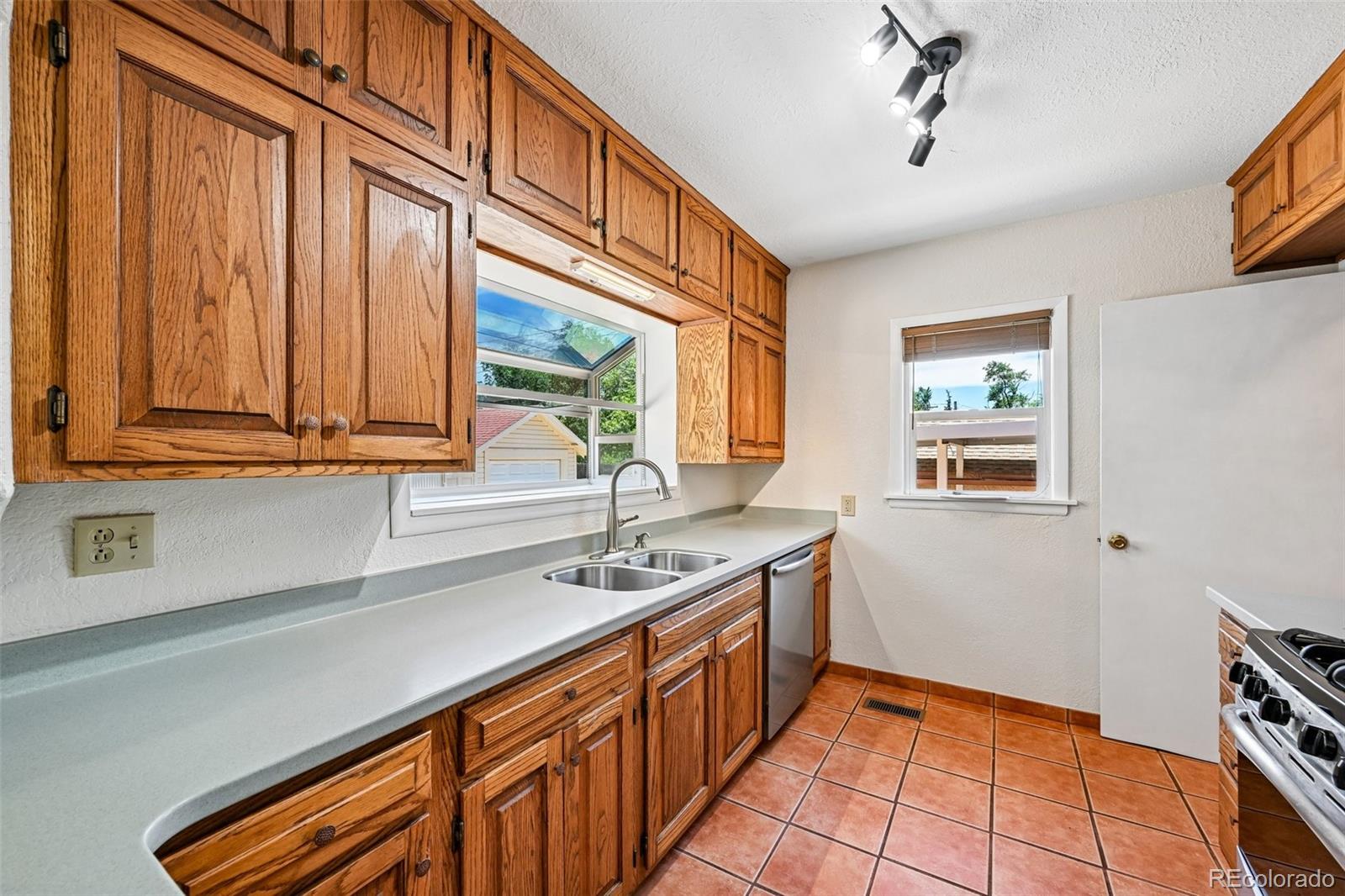 MLS Image #18 for 415 e espanola street,colorado springs, Colorado