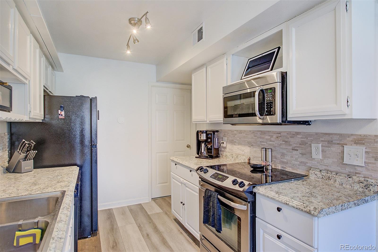 MLS Image #11 for 9906  orangewood drive,thornton, Colorado