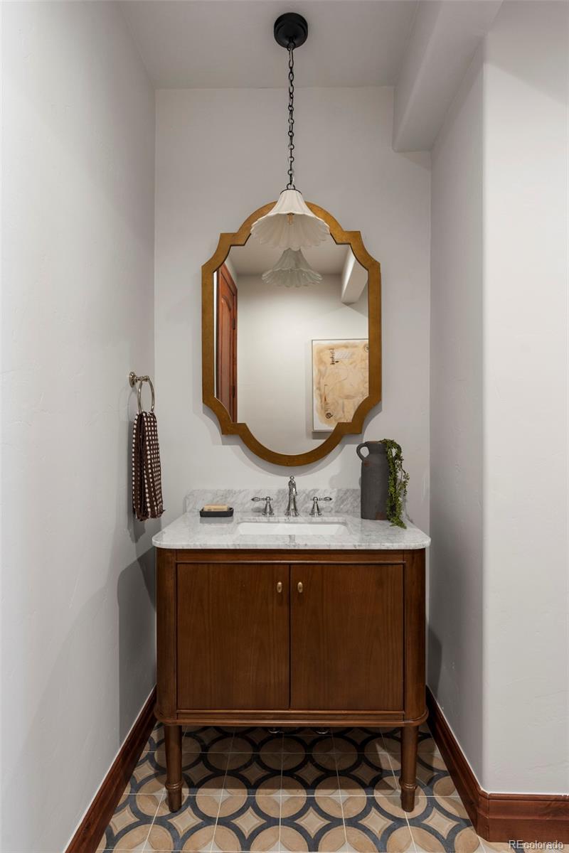 MLS Image #14 for 1026 s cook street,denver, Colorado