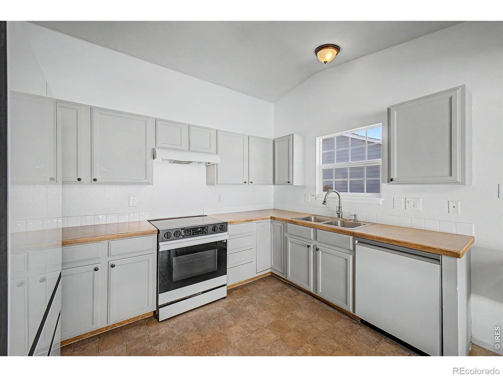 MLS Image #8 for 2034  birch avenue,greeley, Colorado